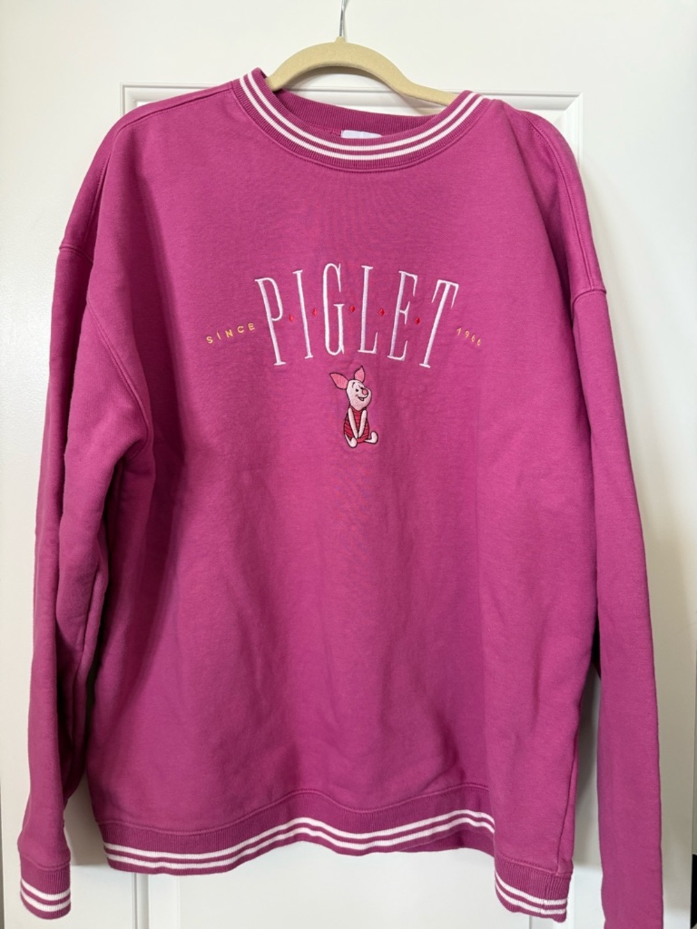 Disney Winnie the Pooh Magenta Crewneck Sweatshirt Piglet! Good condition XL
